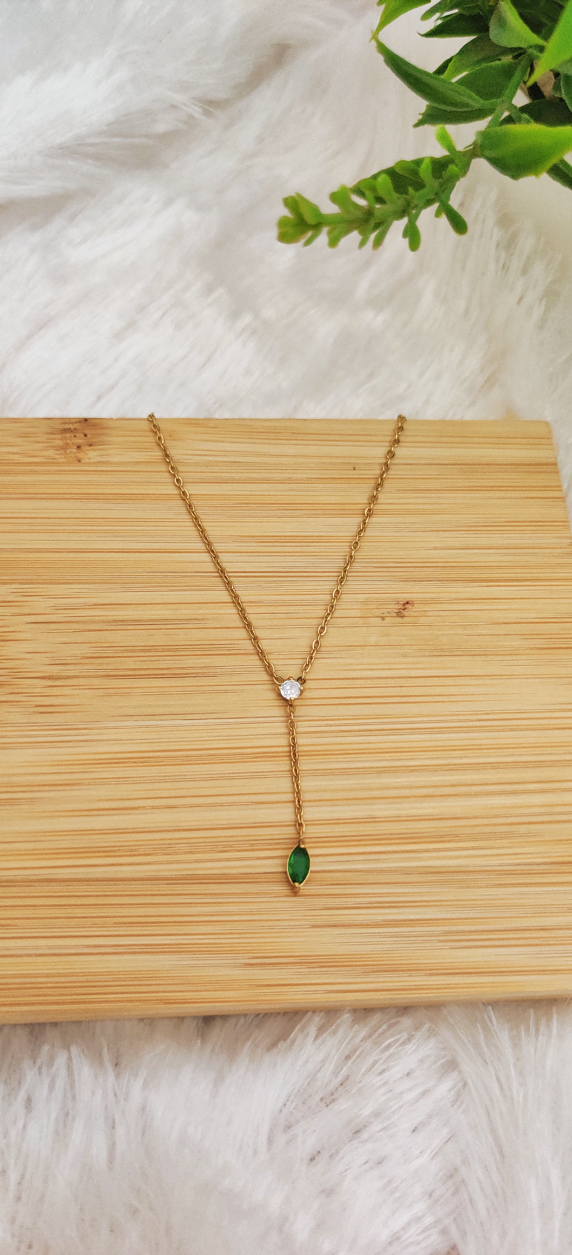 Chic Y-Shape Pendant Necklace with Emerald Green Stone