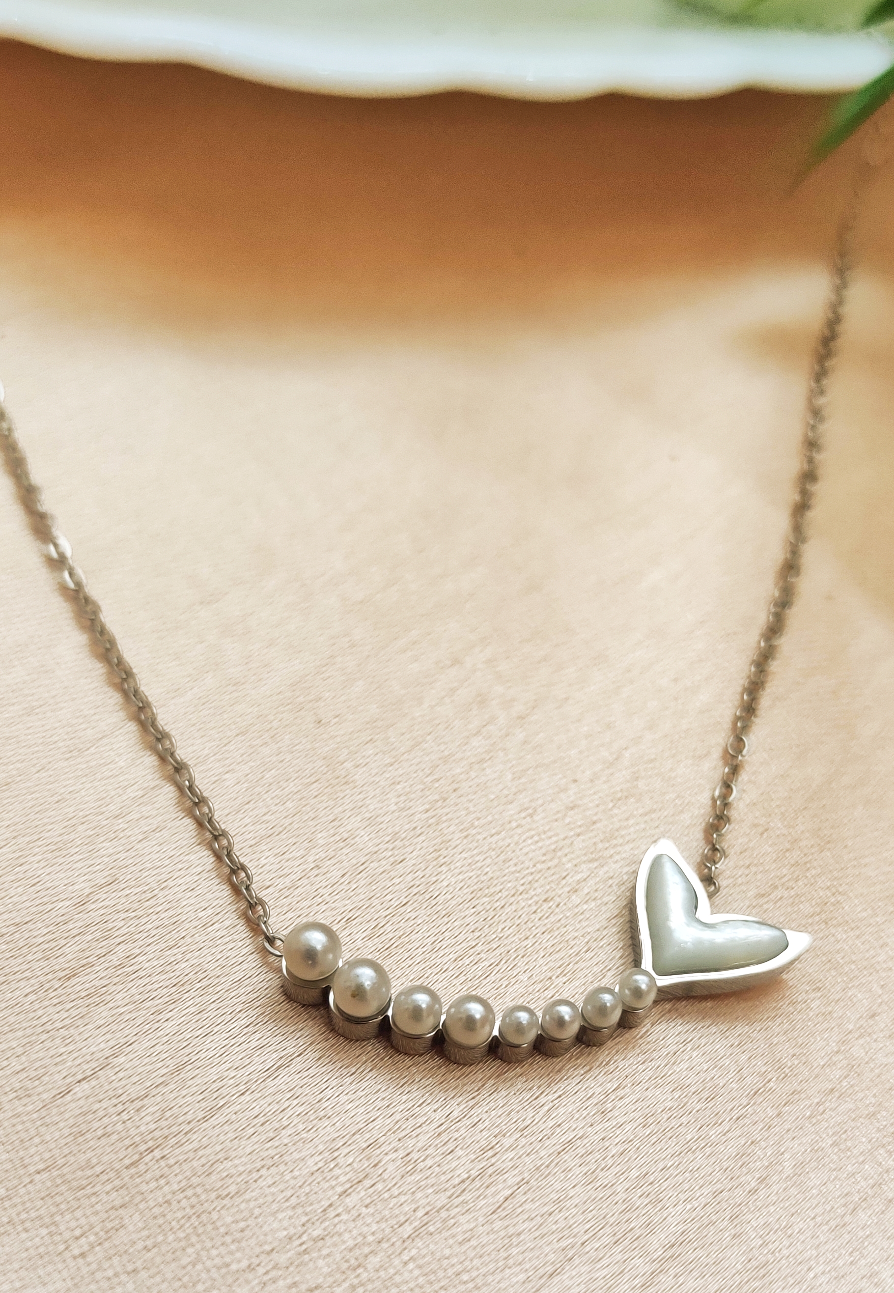 Elegant Silver Fish Tail Pendant Necklace