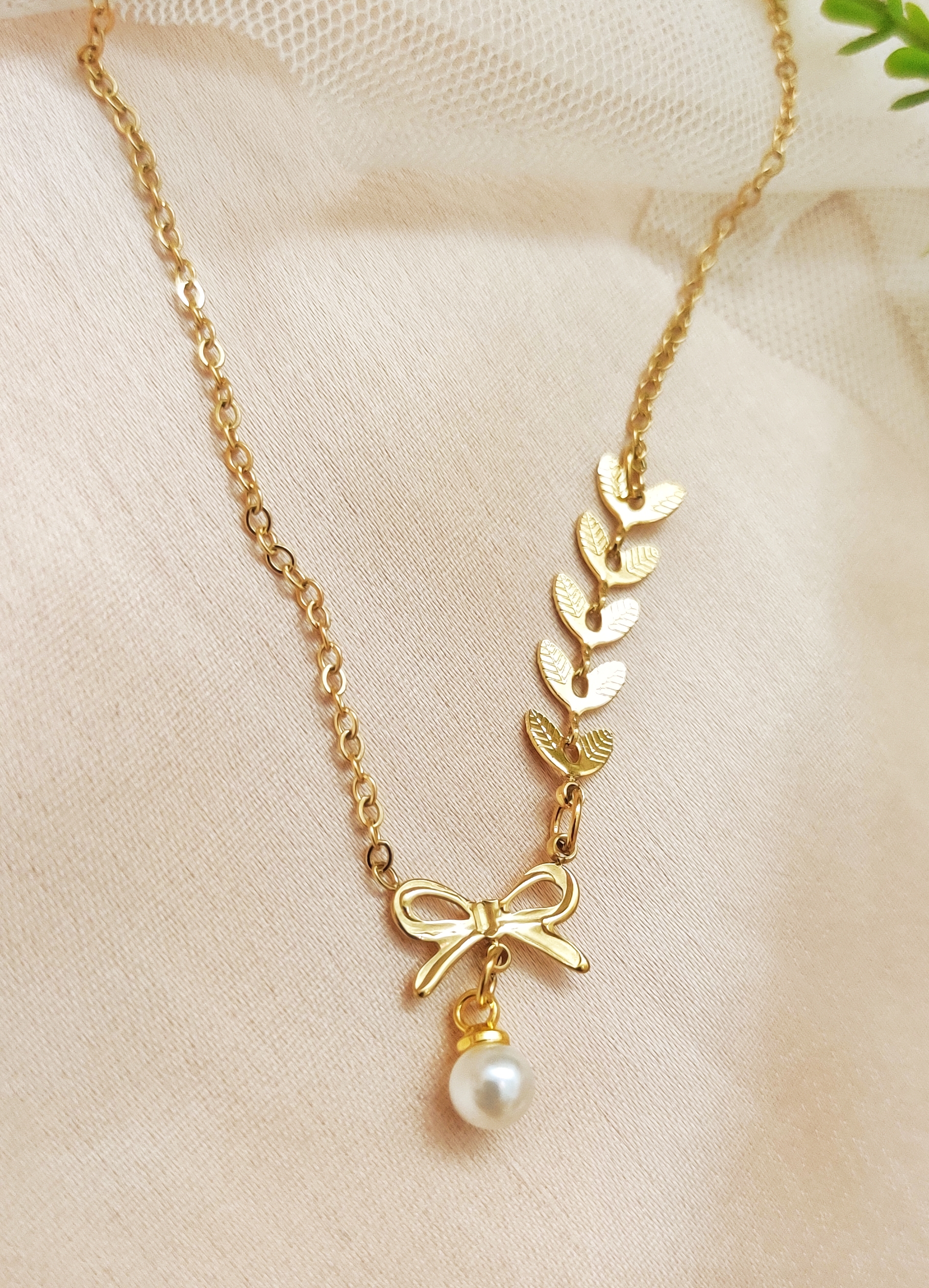 Gold Bow & Pearl Pendant Necklace