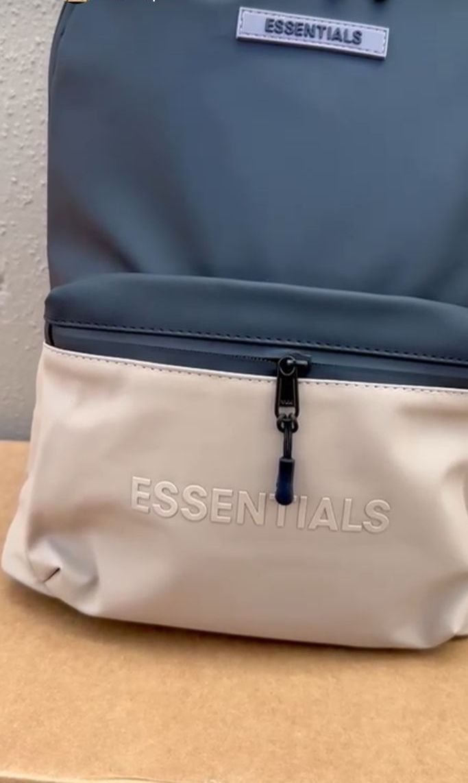 Mochila Essentials