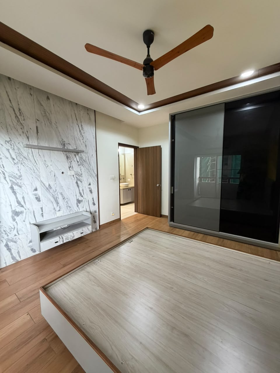 🏡 Premium 3 BHK Semi-Furnished Flat for Rent in New Alkapuri, Vadodara
