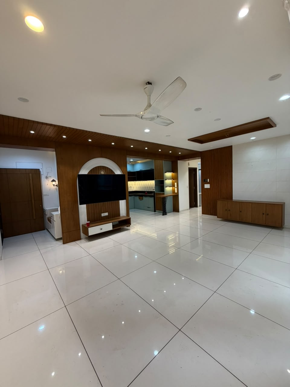 🏡 Premium 3 BHK Semi-Furnished Flat for Rent in New Alkapuri, Vadodara