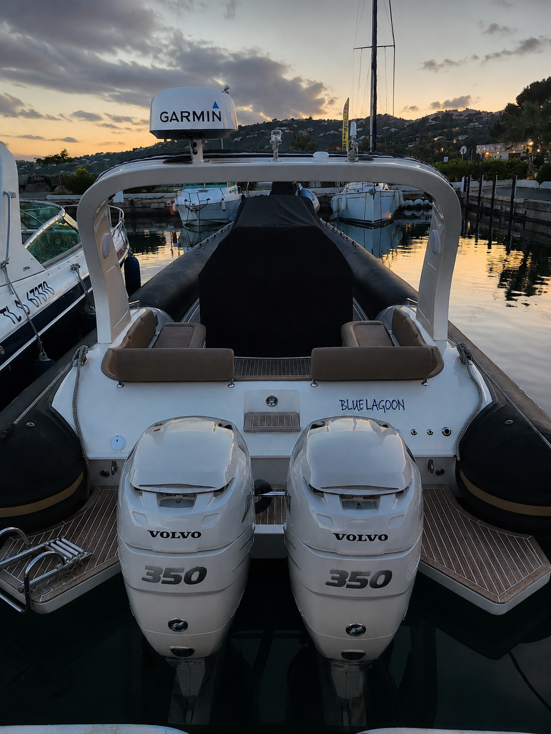 Volvo Penta 300HP V8 Outboard Motor
