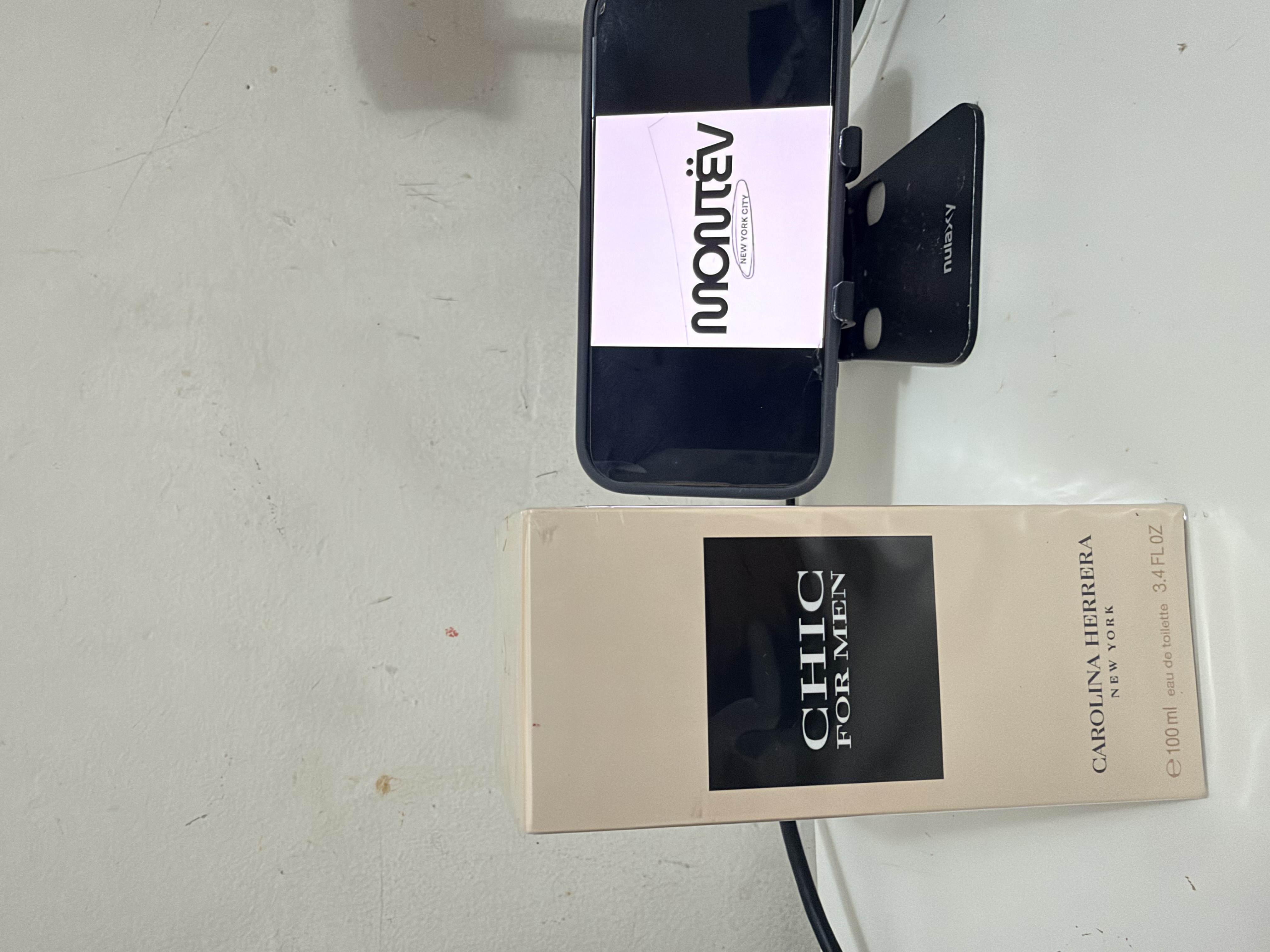 Chic for Men  Carolina Herrera 3.4 Oz. (100 ml)