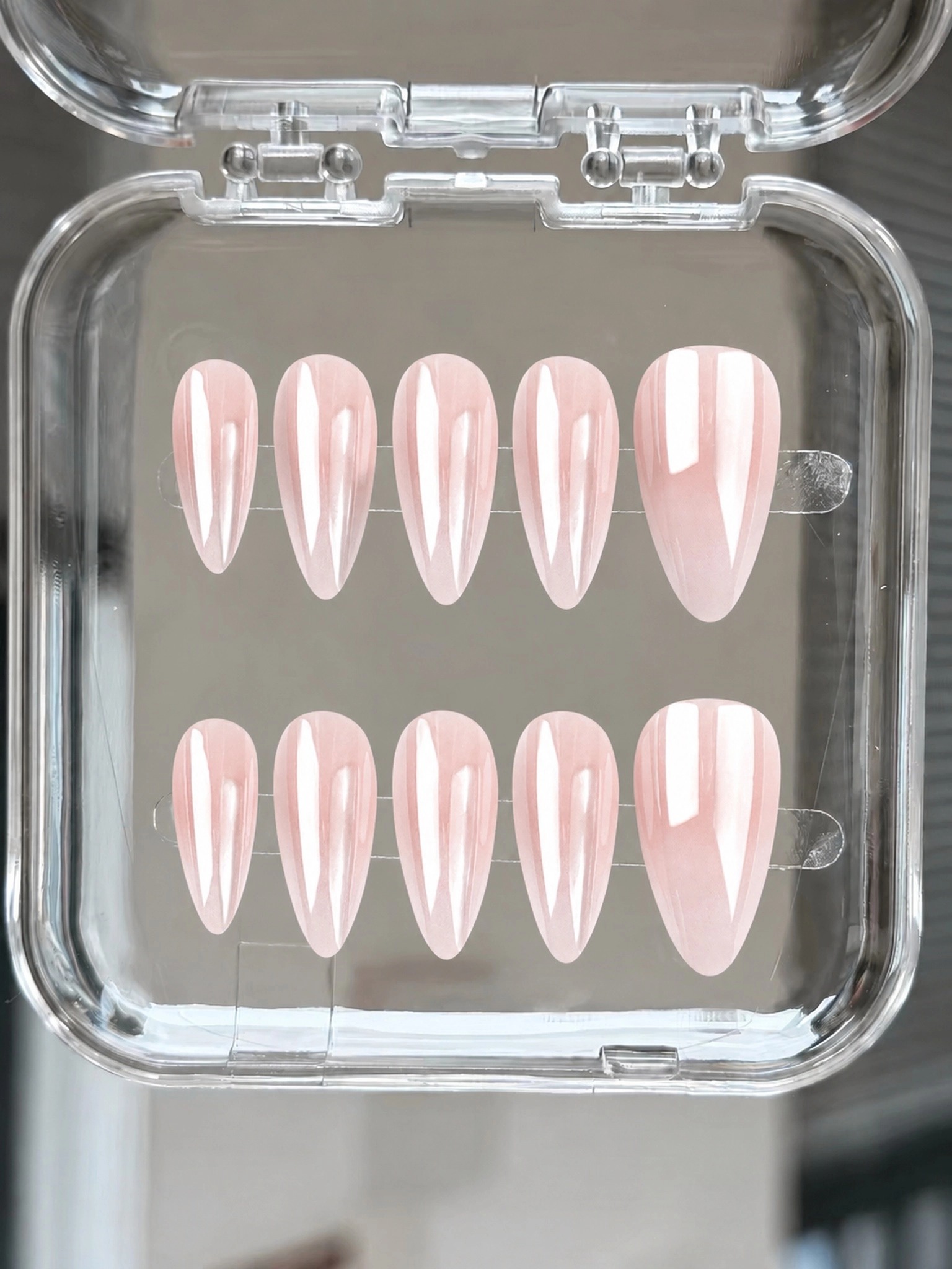 Unghie finte rosa nude