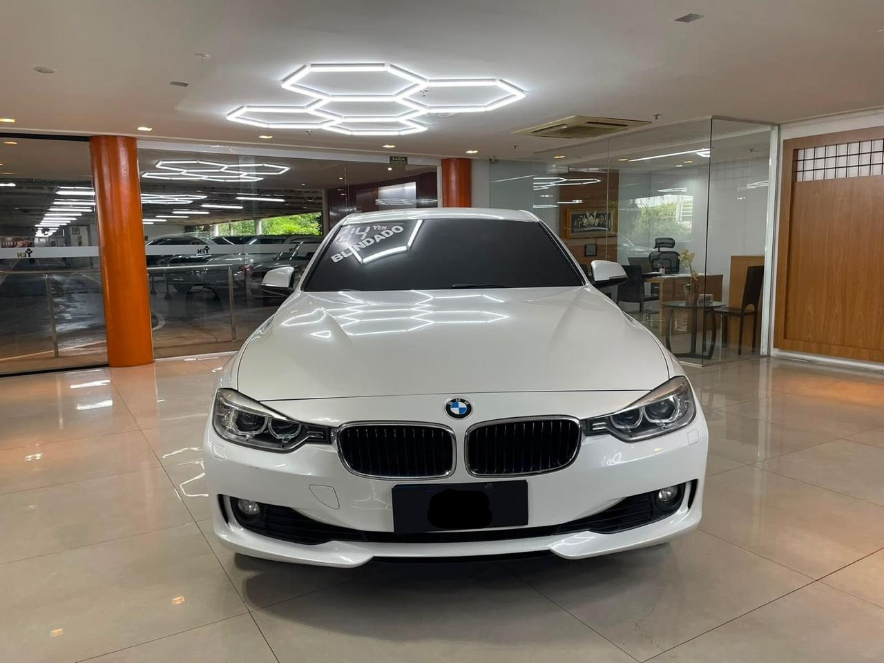 BMW 320i Sedan