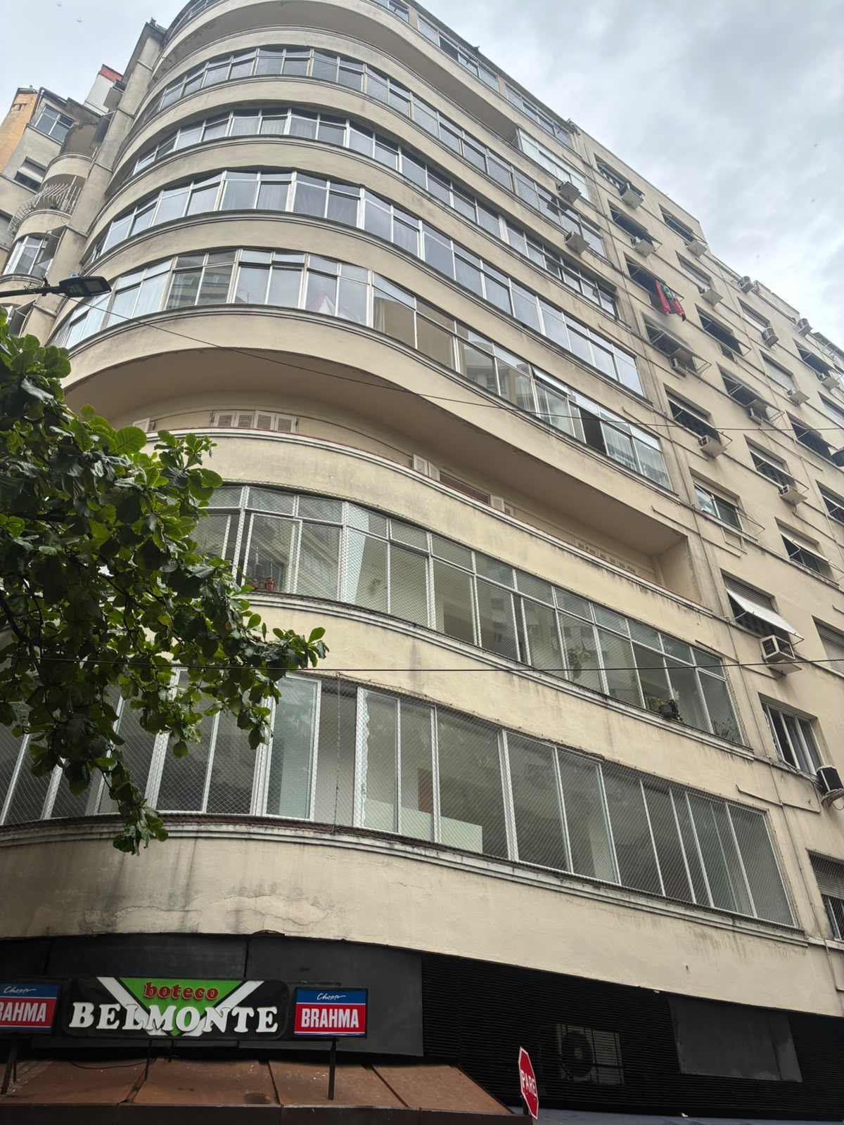 Apartamento Espaçoso em Localização Privilegiada em Copacabana