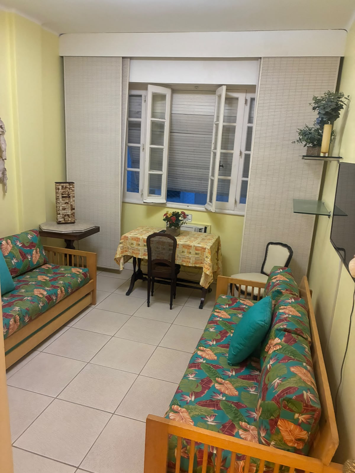 Apartamento Espaçoso em Localização Privilegiada em Copacabana