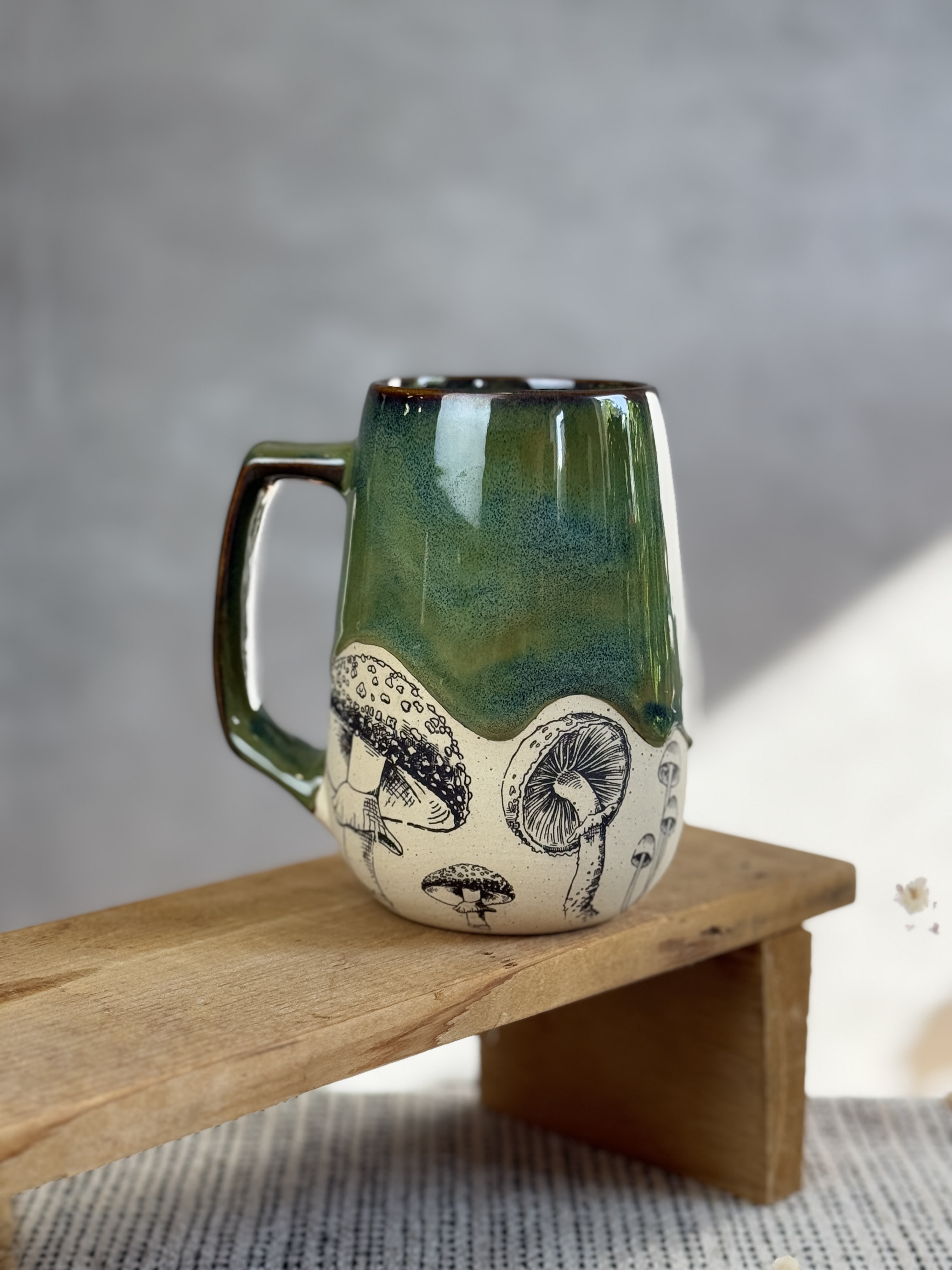 Keramiktasse mit Pilzmuster 650 ml