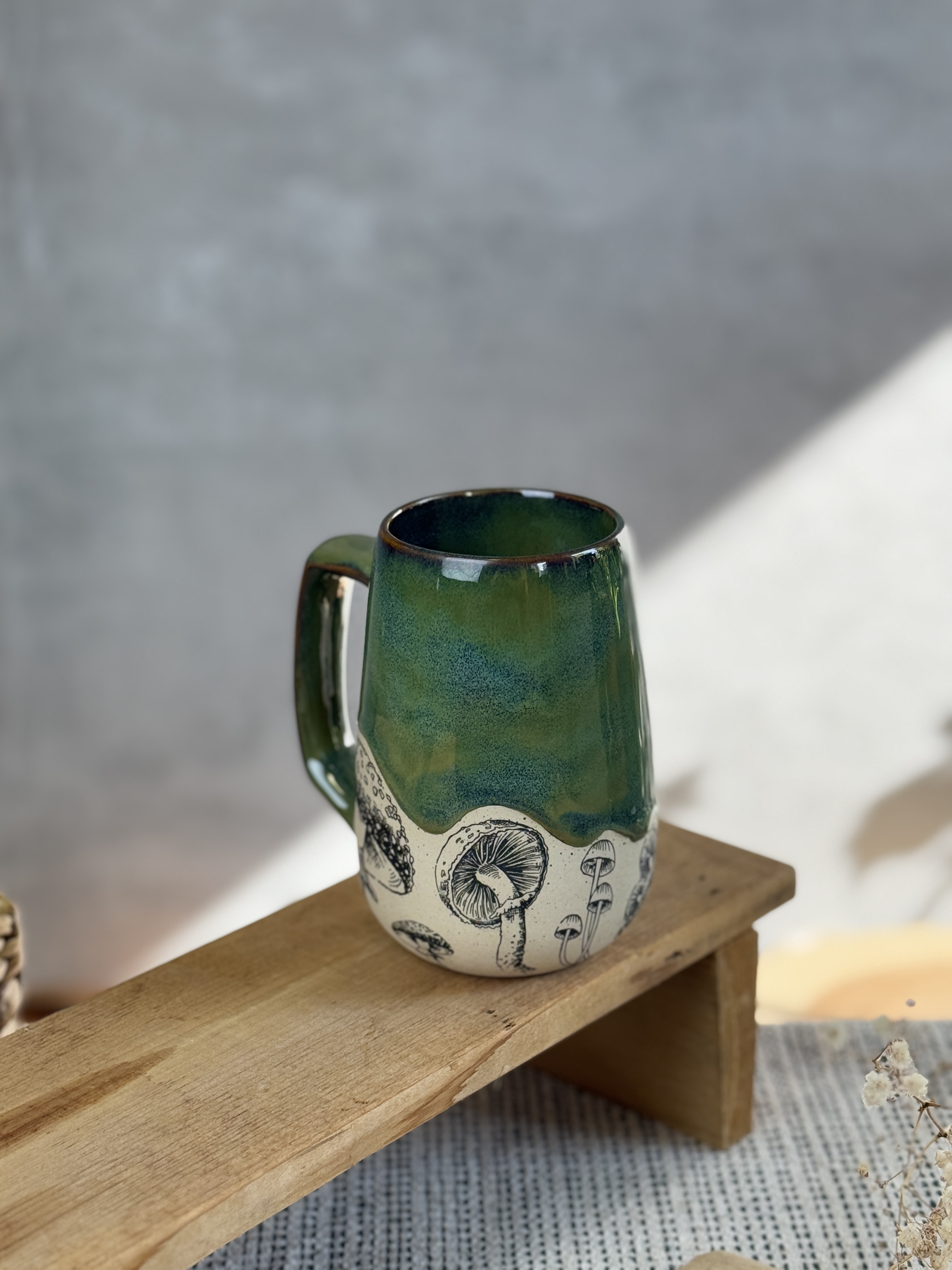 Keramiktasse mit Pilzmuster 650 ml