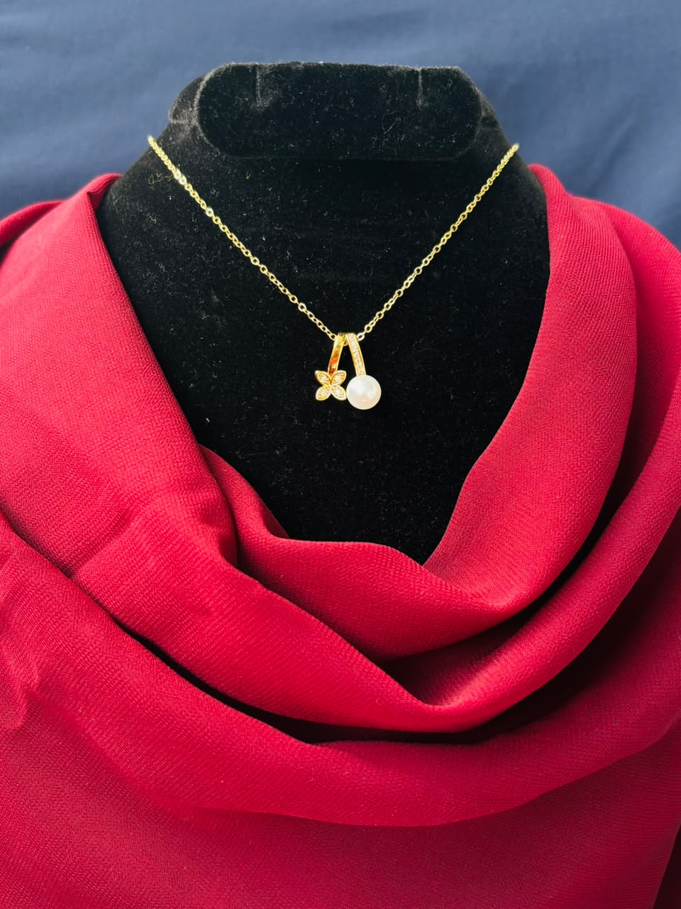 Elegant Gold Pendant 
