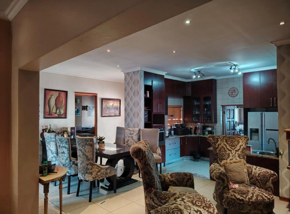 Family Living Jordaan Park 4 Bed 2 Bath Double Garage Home