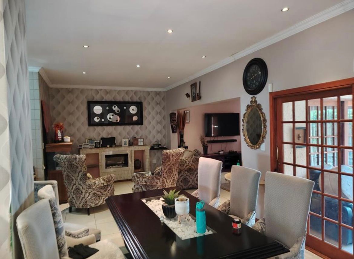 Family Living Jordaan Park 4 Bed 2 Bath Double Garage Home