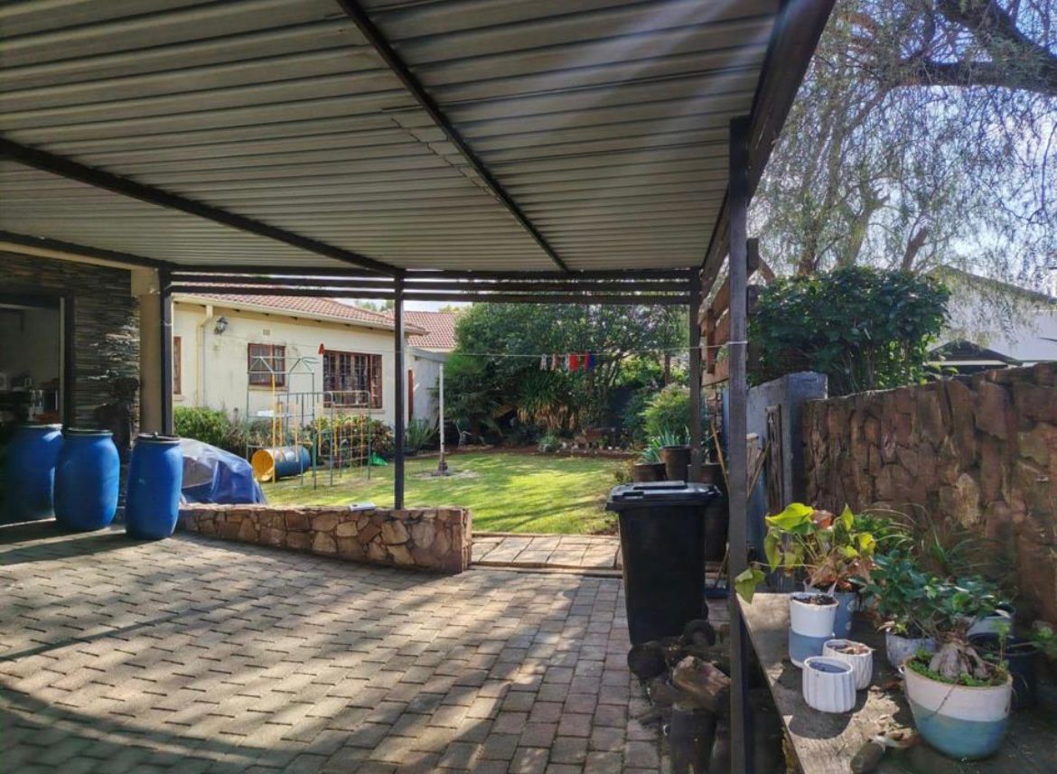 Family Living Jordaan Park 4 Bed 2 Bath Double Garage Home