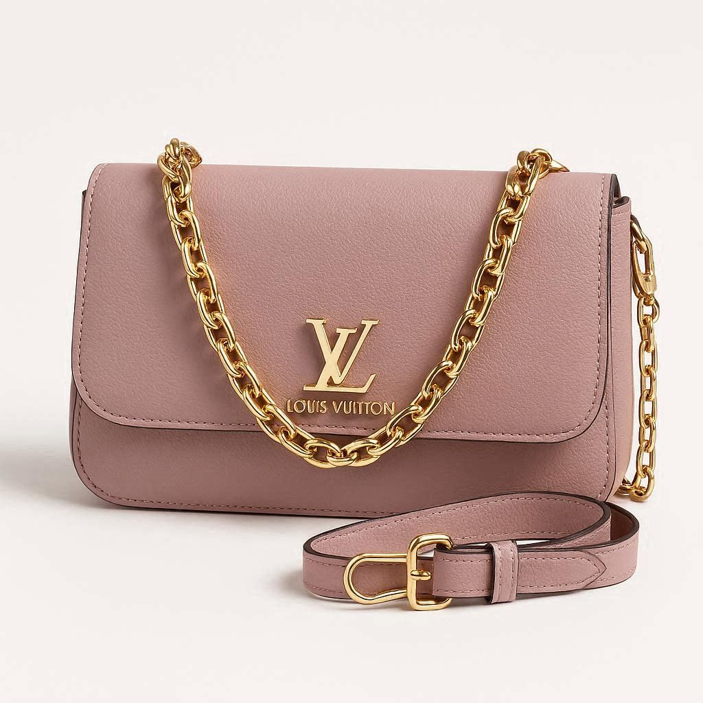 Elegant leather bag with gold chain