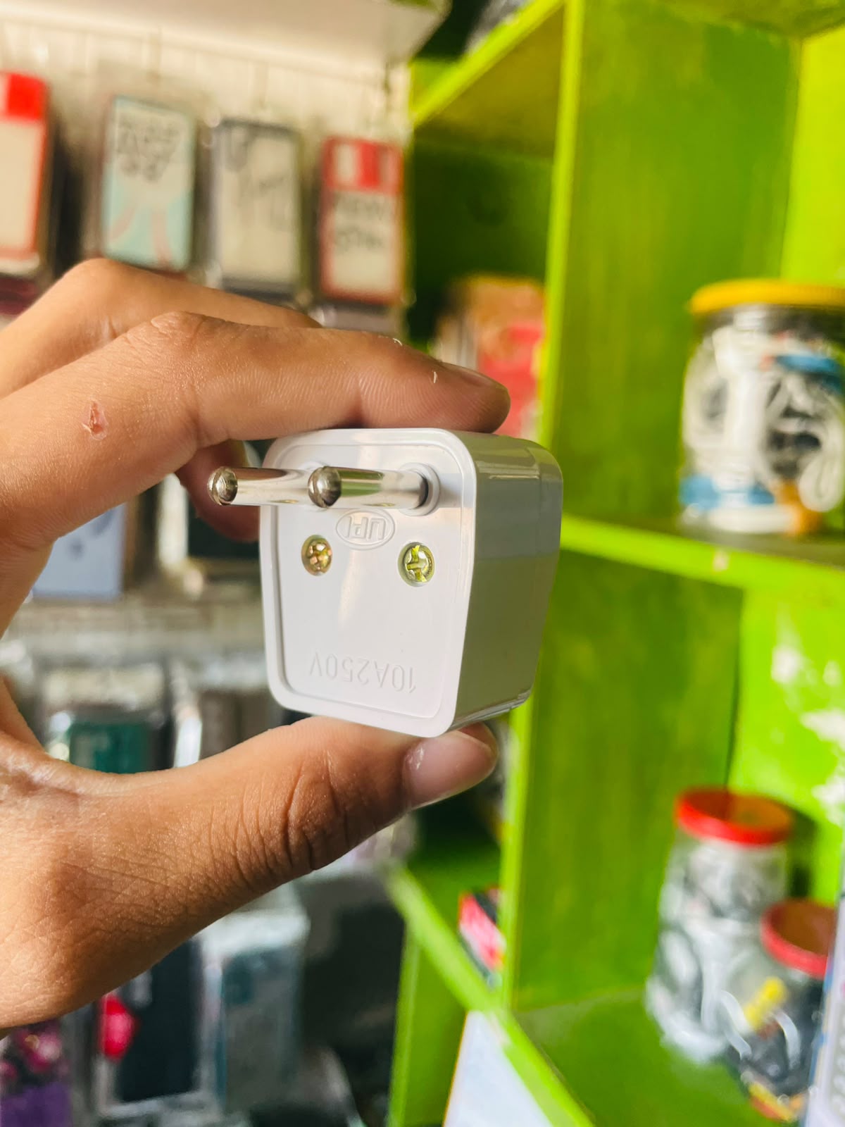 Universal Travel Adapter | 3-pin plug