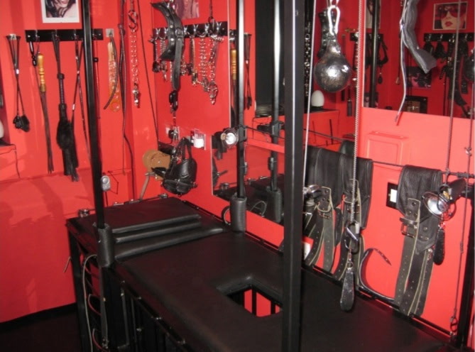 MISTRESS LILLY'S 2 HR APPOINTMENT ( 50% DEPOSIT )