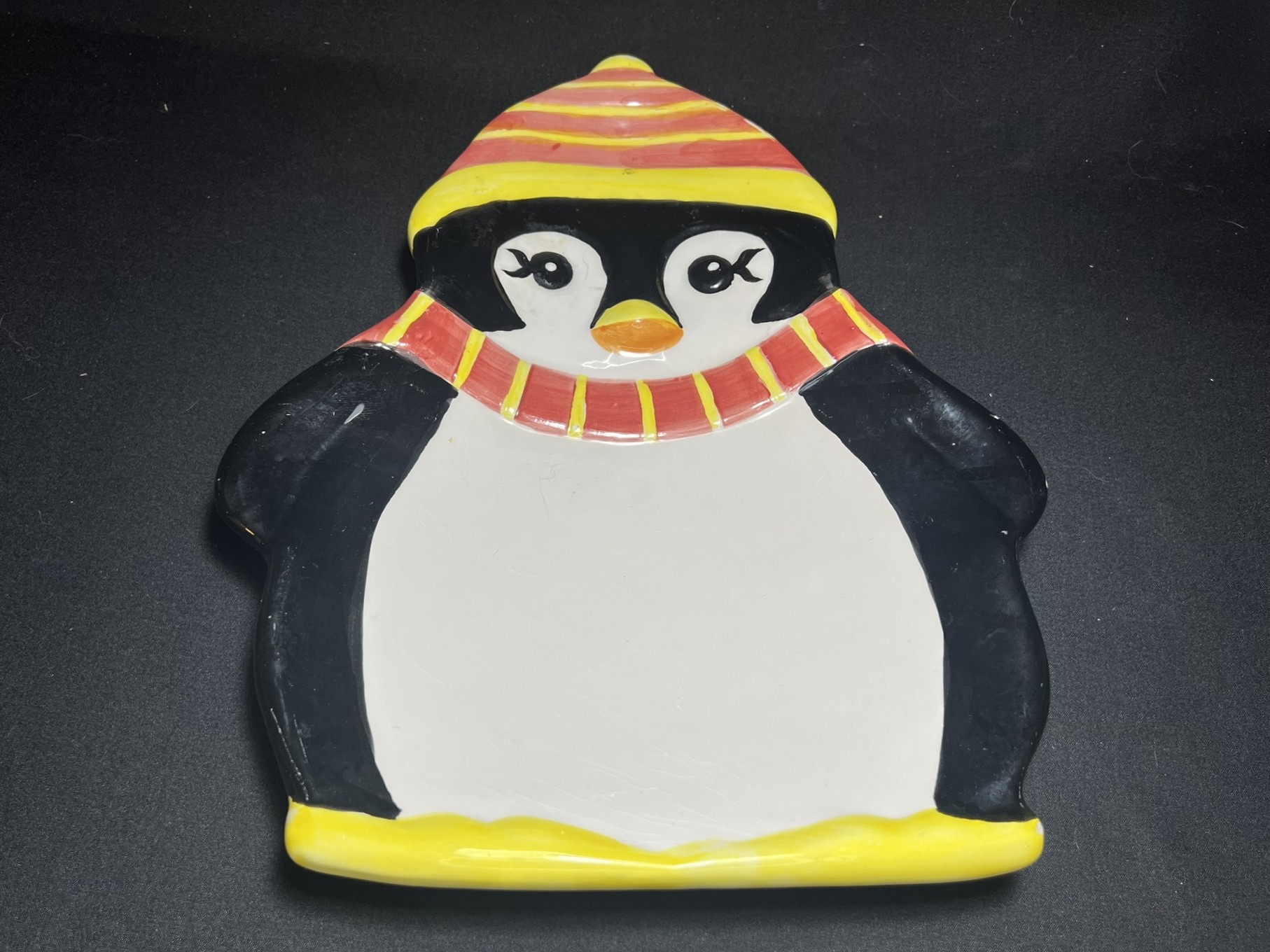 Penguin Shaped Ceramic Plate | H156