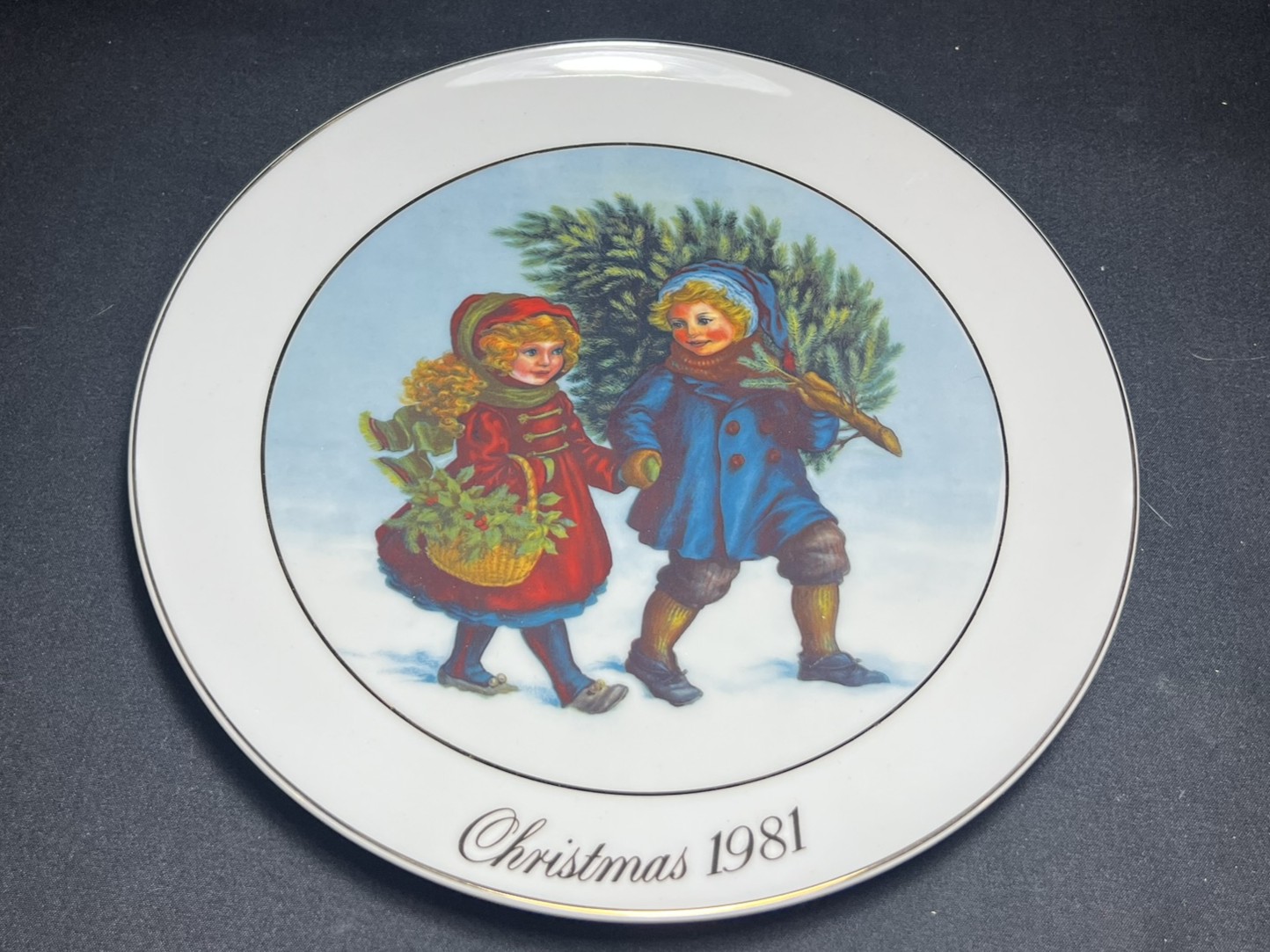 Christmas 1981 Collector Plate | H248