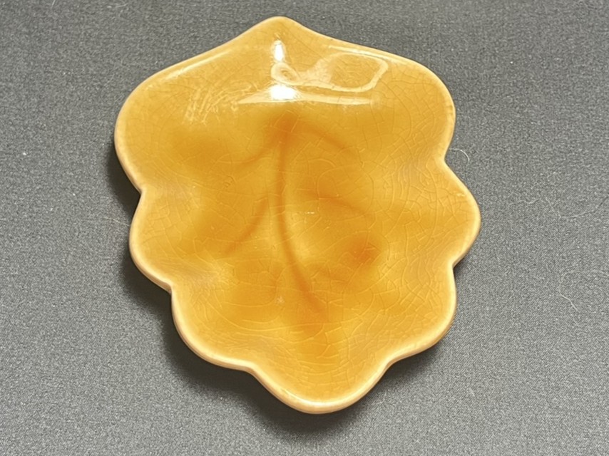Leaf-Shaped Ceramic Dish | H146
