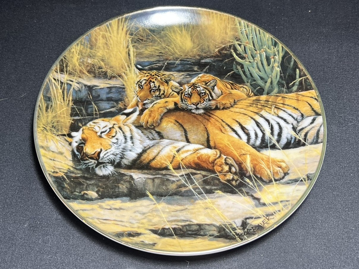 Decorative Tiger Family Plate | PU136