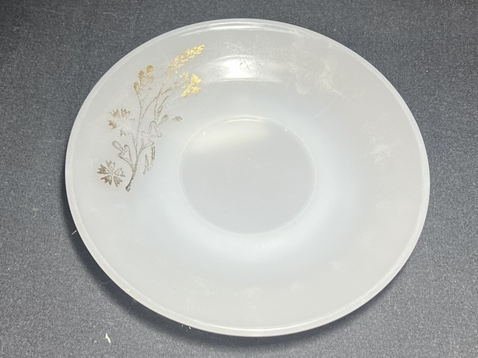Elegant White Glass Saucer | PFL191