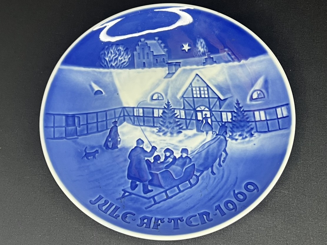 1969 Christmas Collector Plate | H105