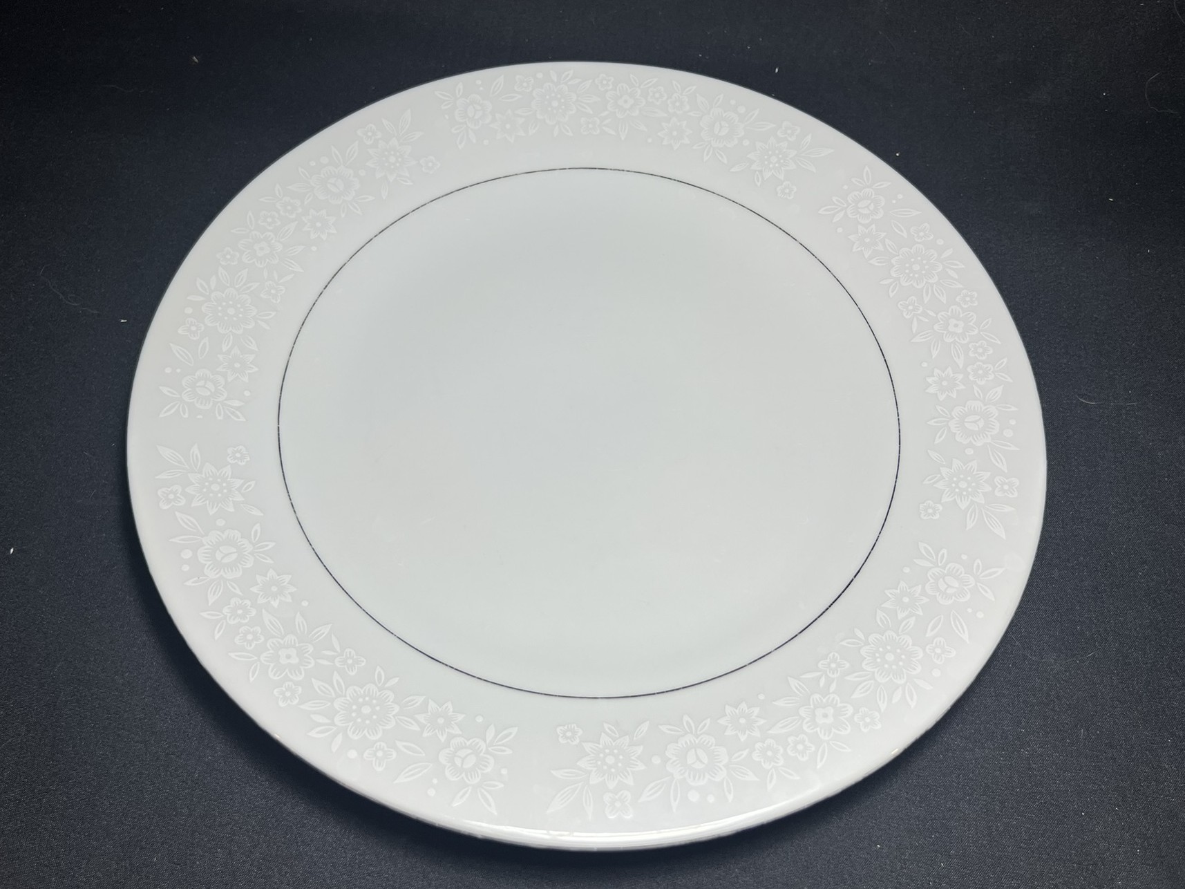 Elegant White Dinner Plate | PFL212