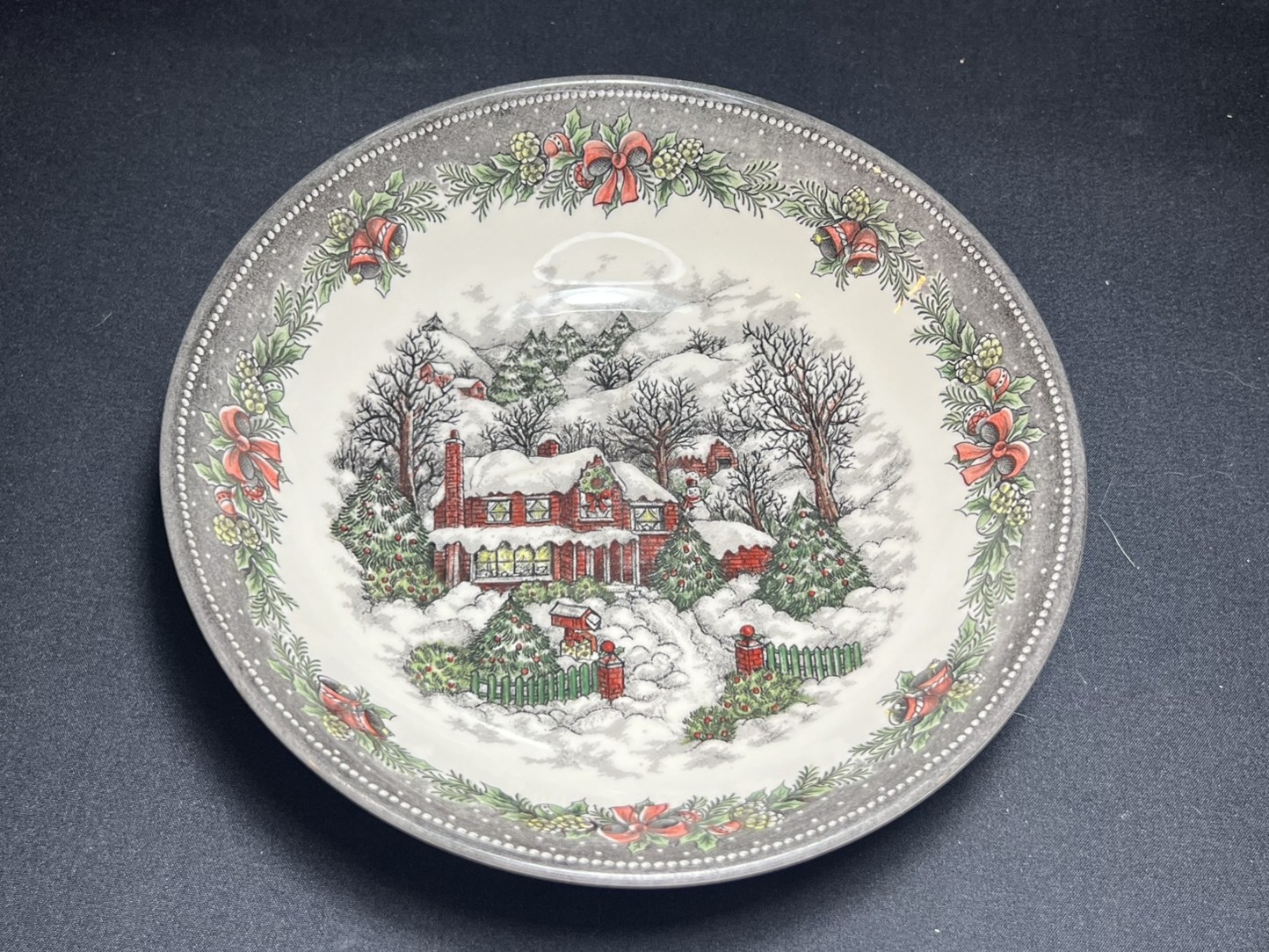 Vintage Christmas Decorative Plate | H240
