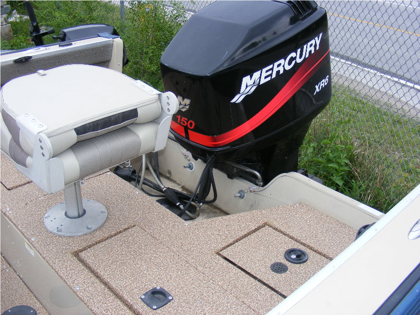 2005 Polar Side Console Fishing Boat 17.8ft