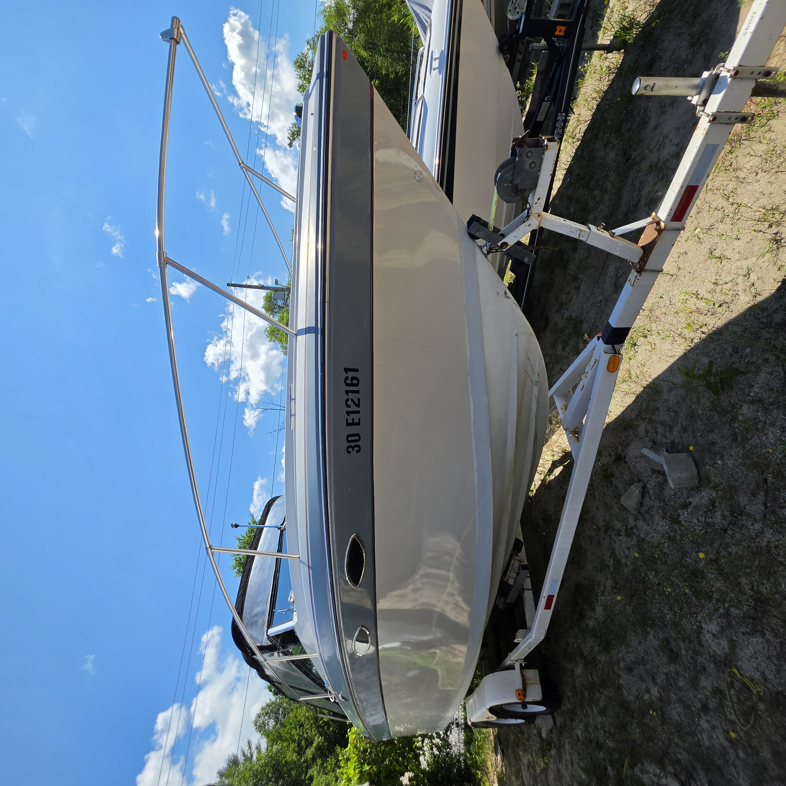 1987 Cuddy cabin, 4 Winns. 24ft