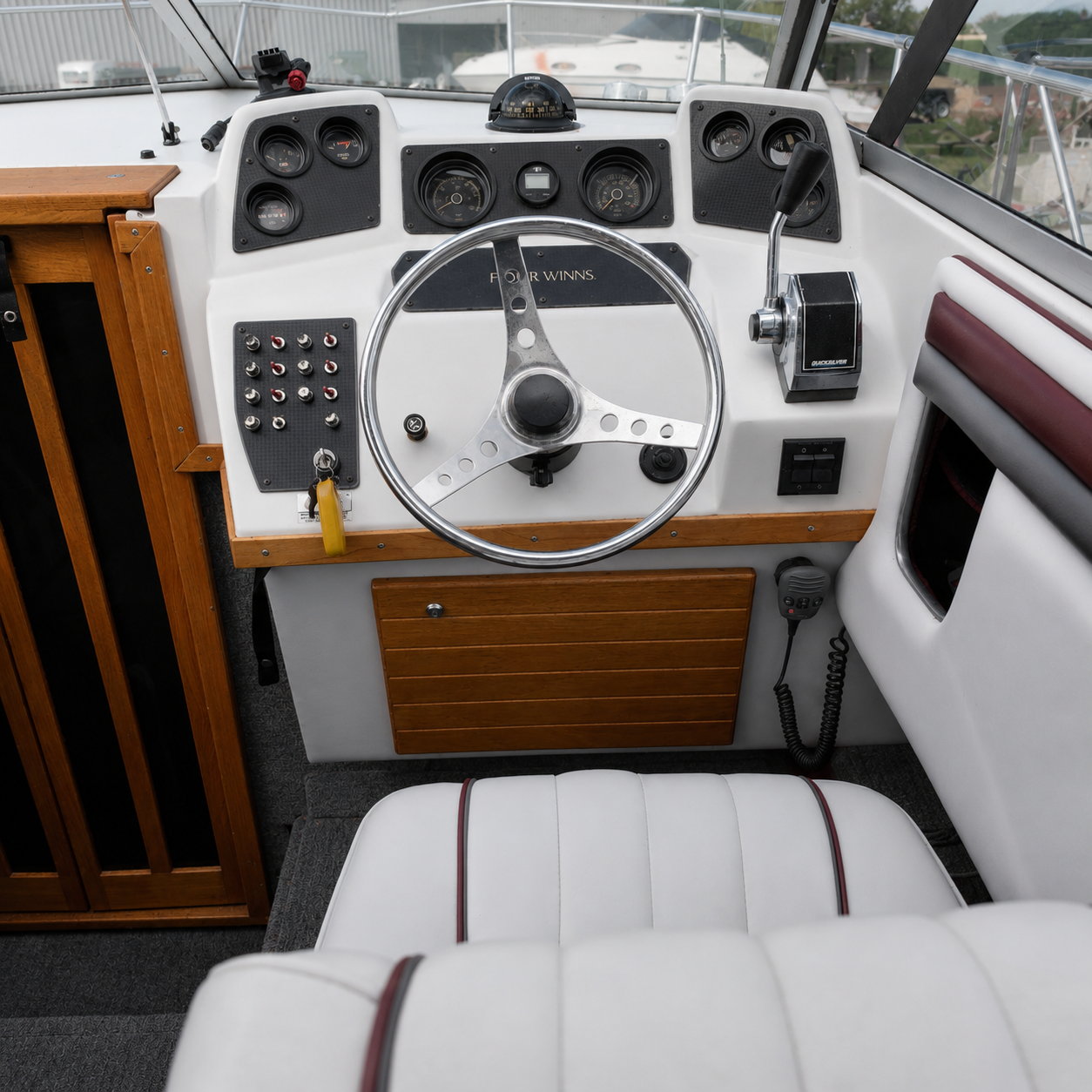 1987 Cuddy cabin, 4 Winns. 24ft