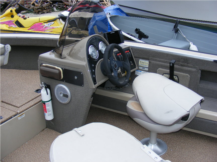 2005 Polar Side Console Fishing Boat 17.8ft