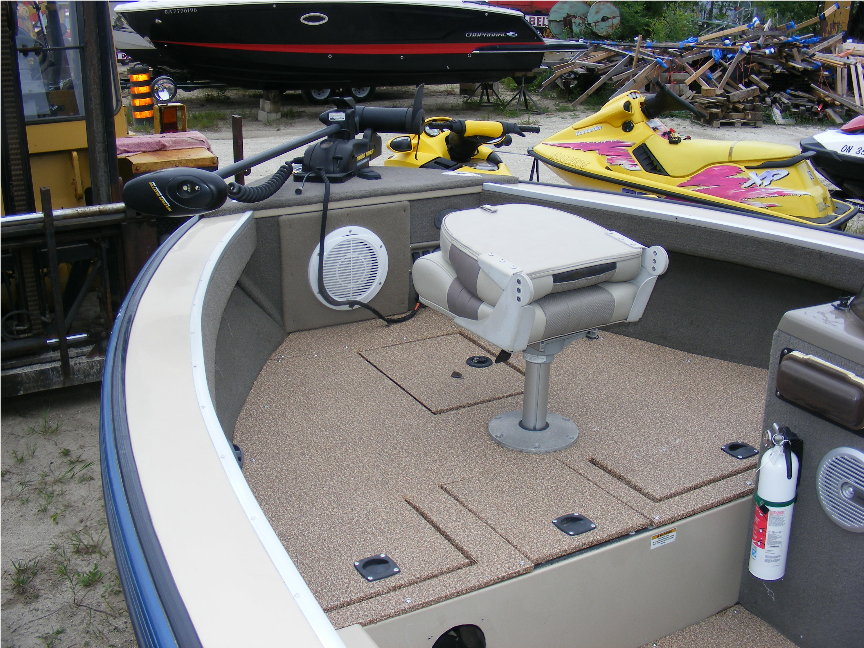 2005 Polar Side Console Fishing Boat 17.8ft