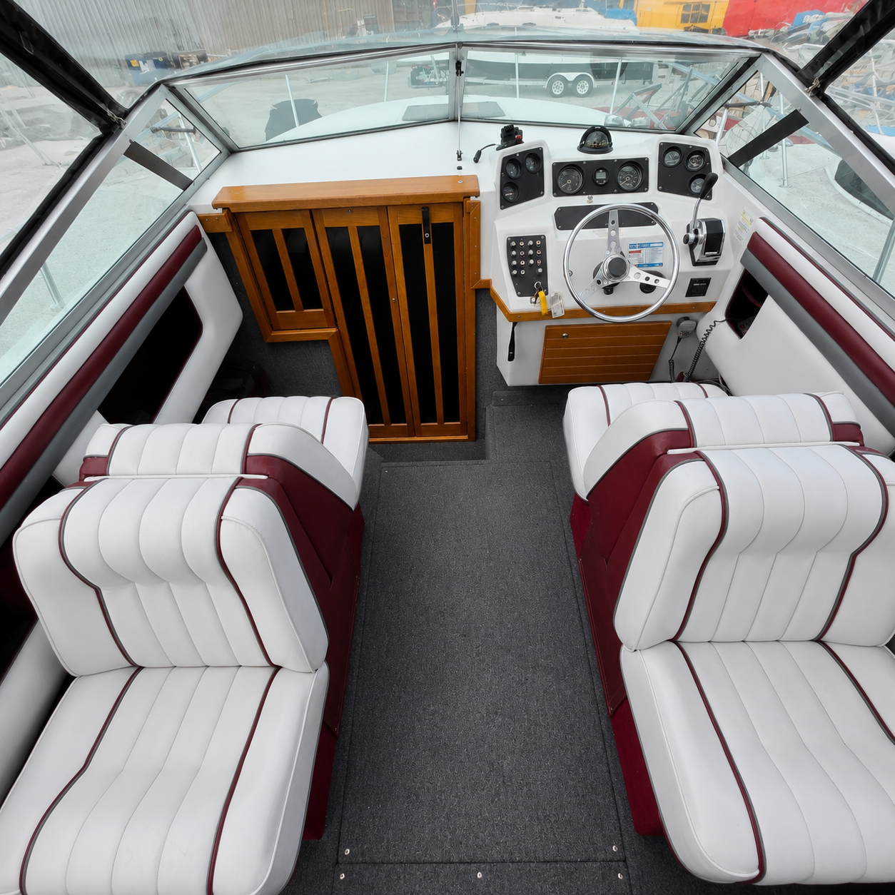1987 Cuddy cabin, 4 Winns. 24ft