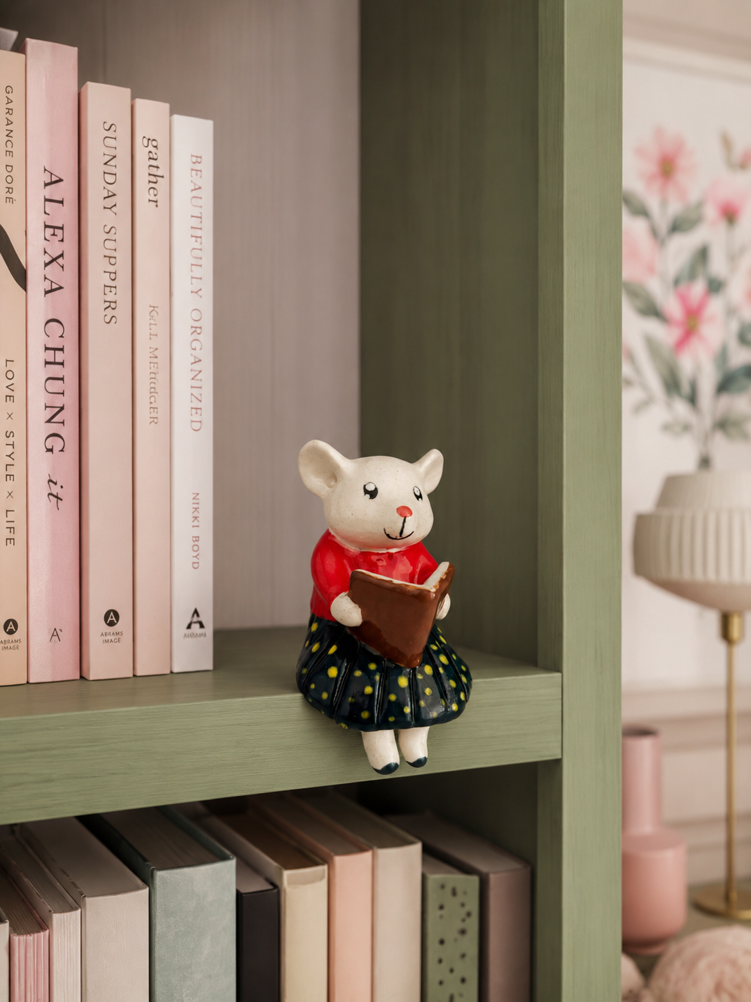 Beatrice, the Reading Mouse