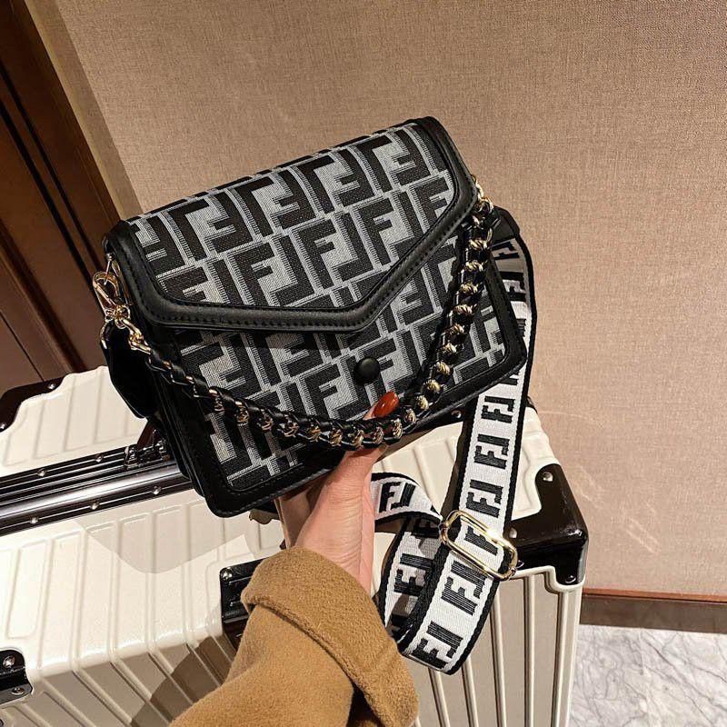 CARTERA DE HOMBRO CON ESTAMPADO FENDI