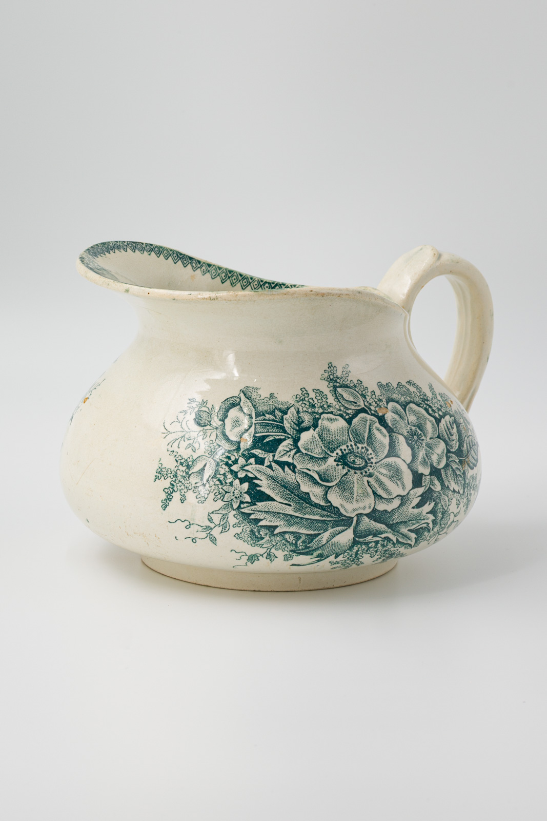 Broc de toilette ancien en faïence à décor floral vert | Début XXe siècle