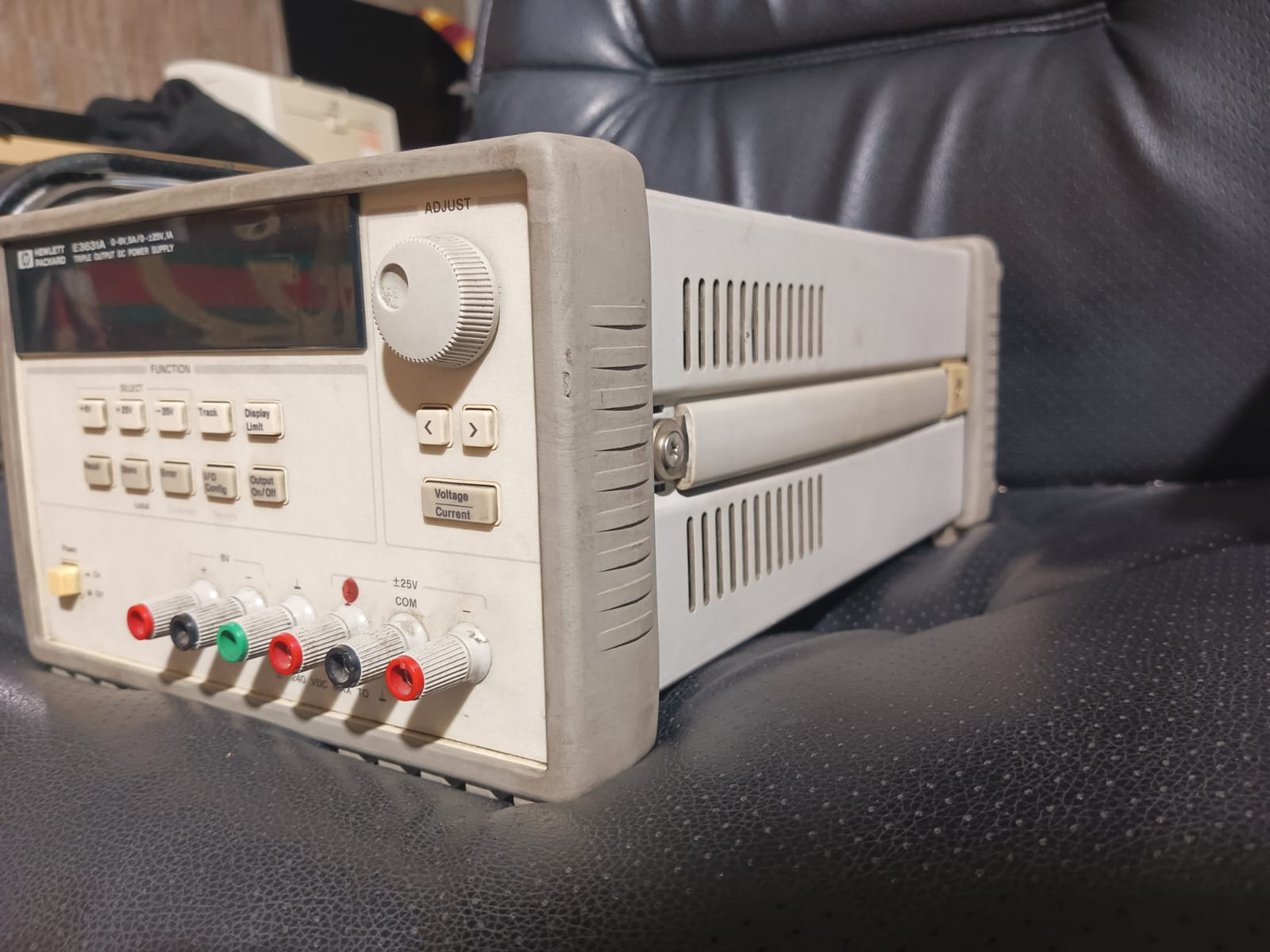 HEWLETT-PACKARD E3631A 