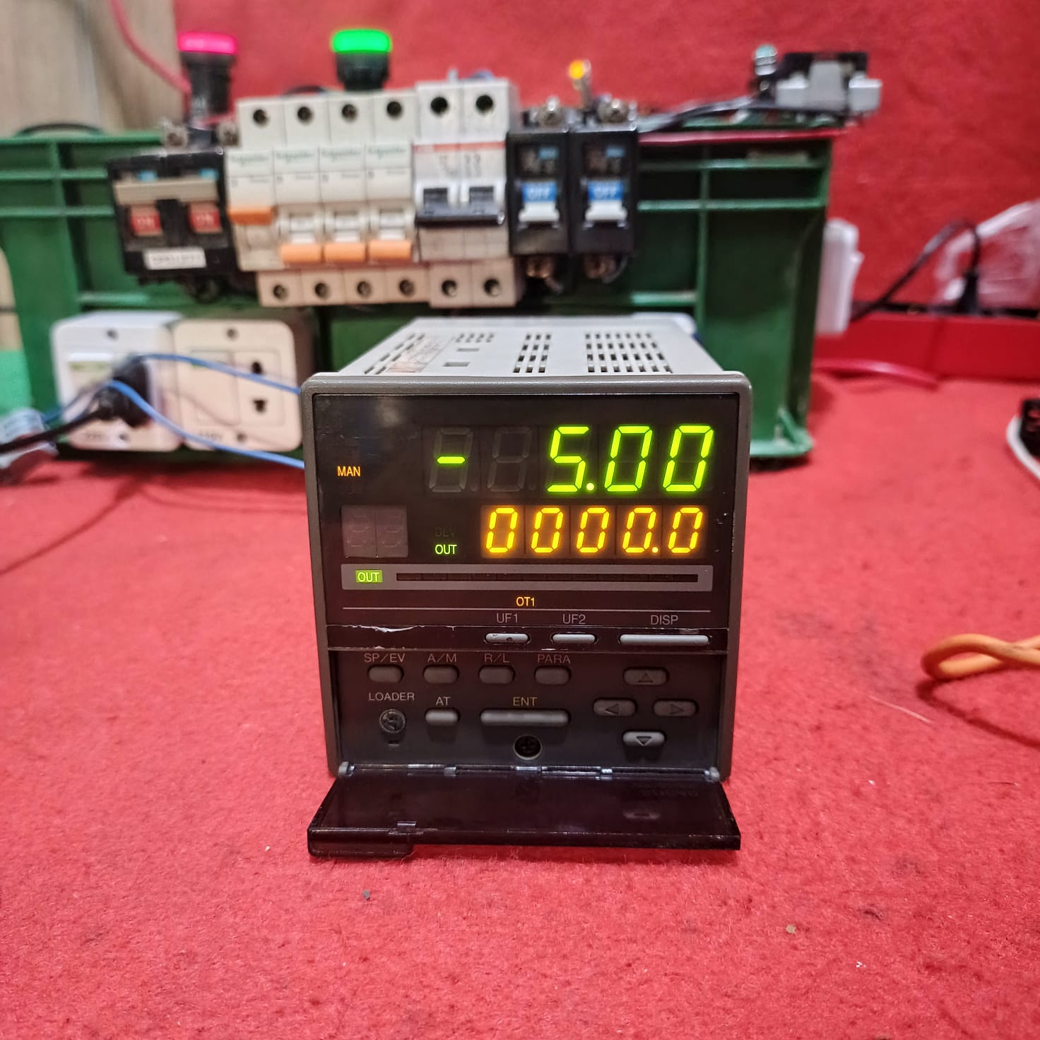 YAMATAKE SDC40 Digital Indicating Controller
