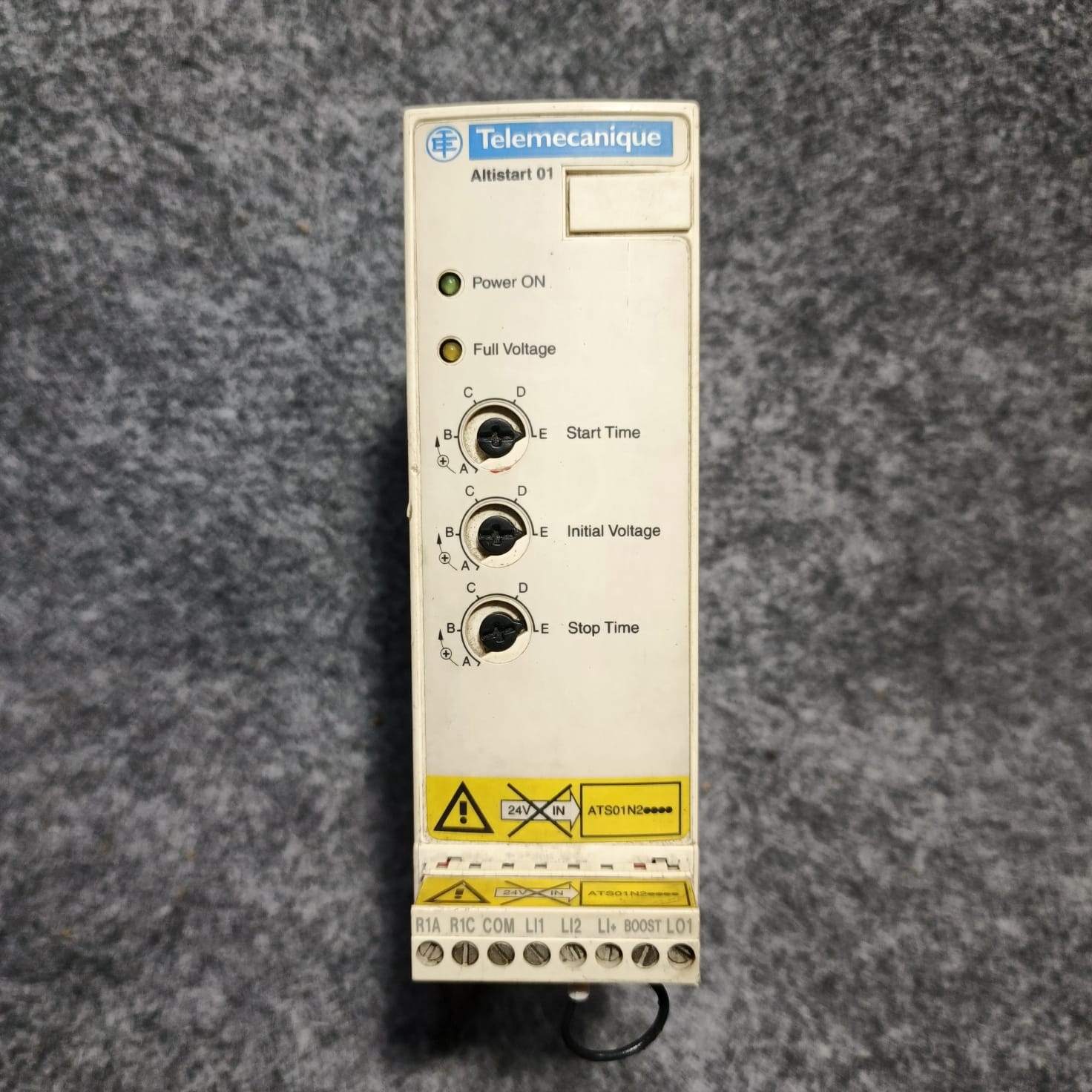 SCHNEIDER TELEMECANIQUE ALTISTART 01 ATS01N222QN SOFT STARTER 22A, 380-415V, 7.5-11kW 