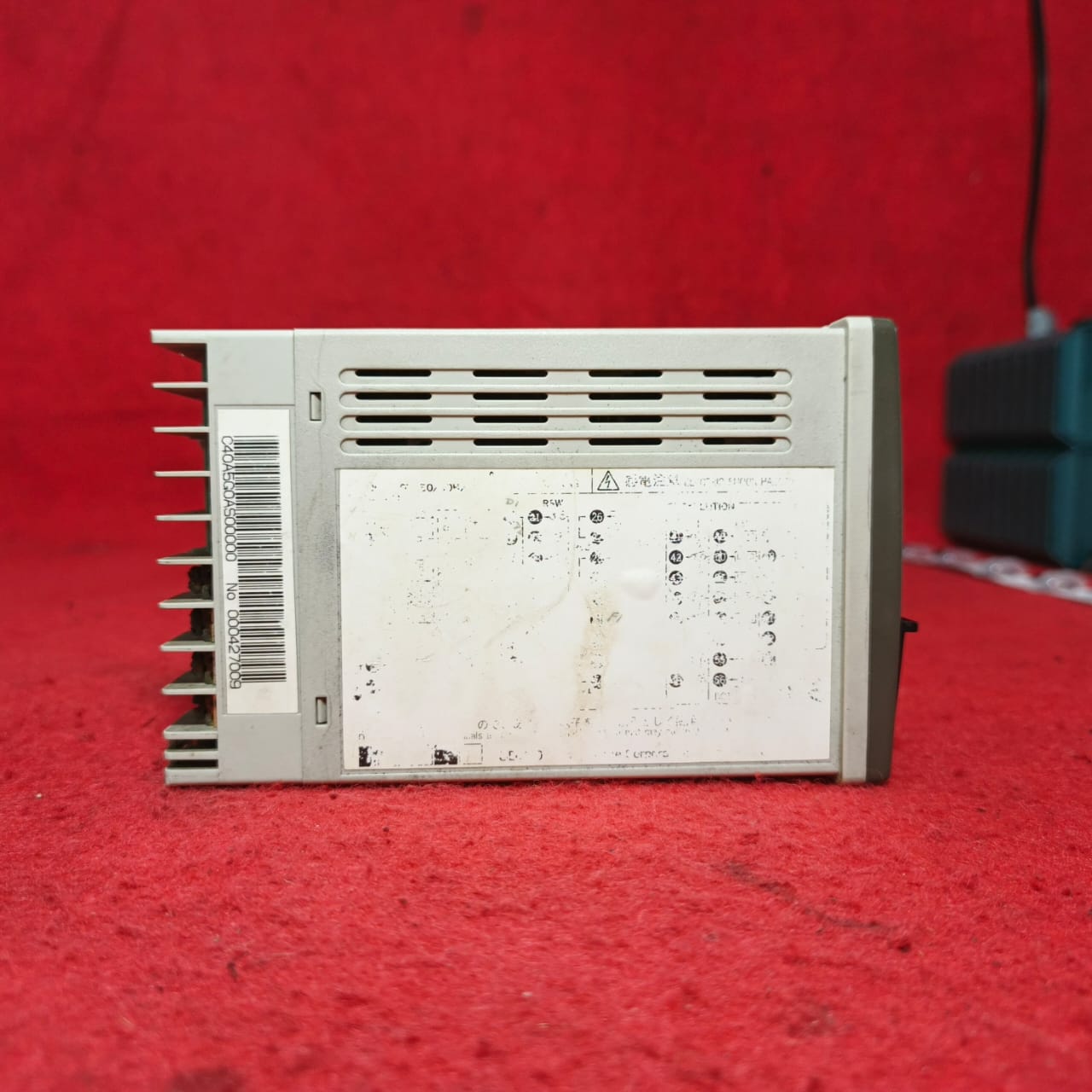 YAMATAKE SDC40 Digital Indicating Controller