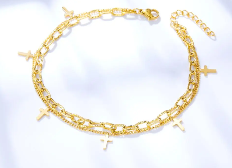 Collier doré avec pendentifs croix