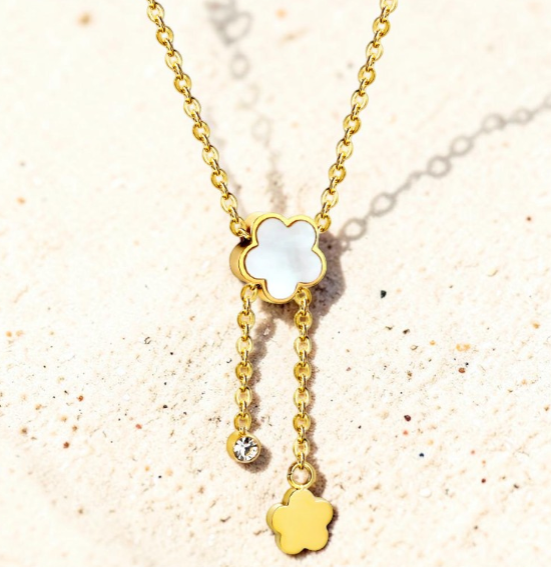 Collier Emily