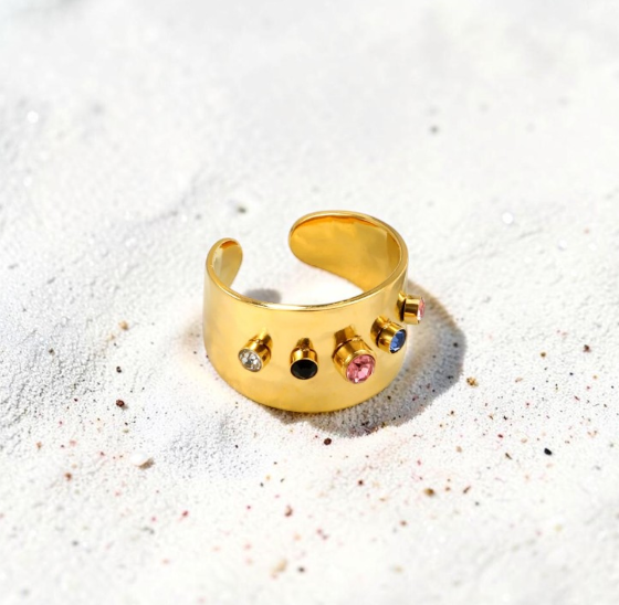 Bague dorée avec pierres colorées