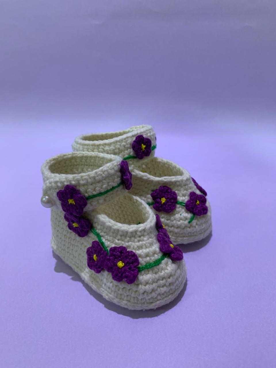 Sapatinho de Crochê Floral