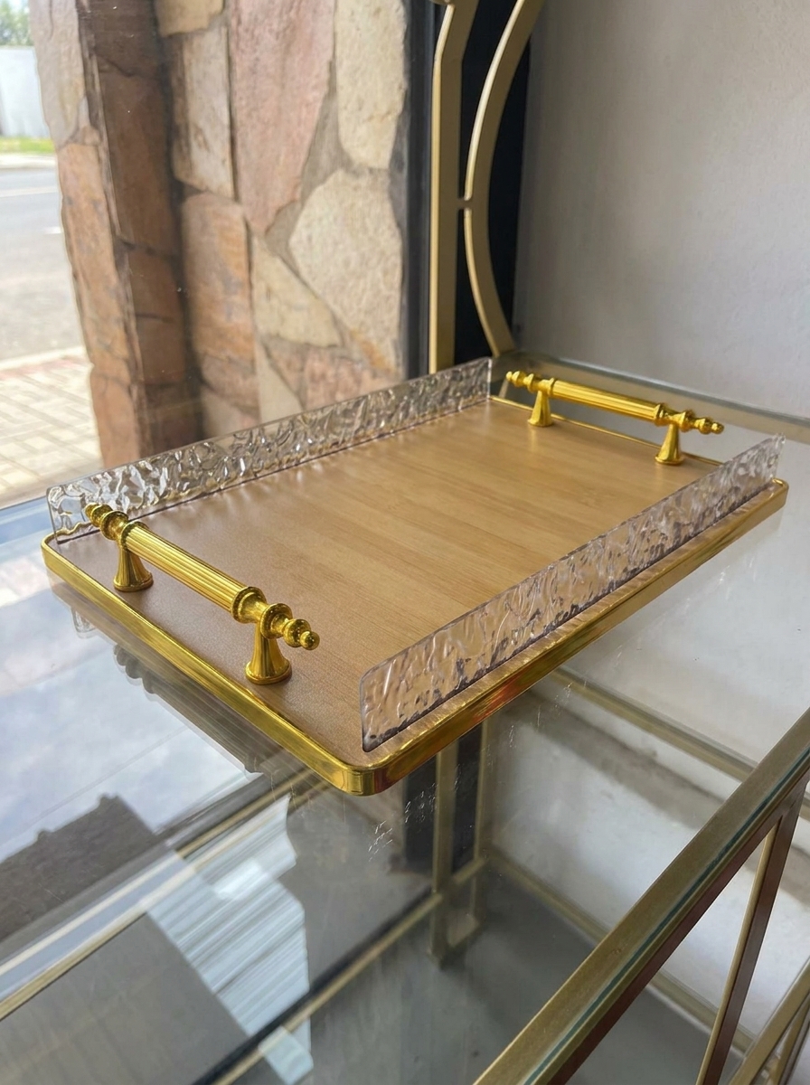 Bandeja em Bambu e Acrílico com alça dourada 33cm