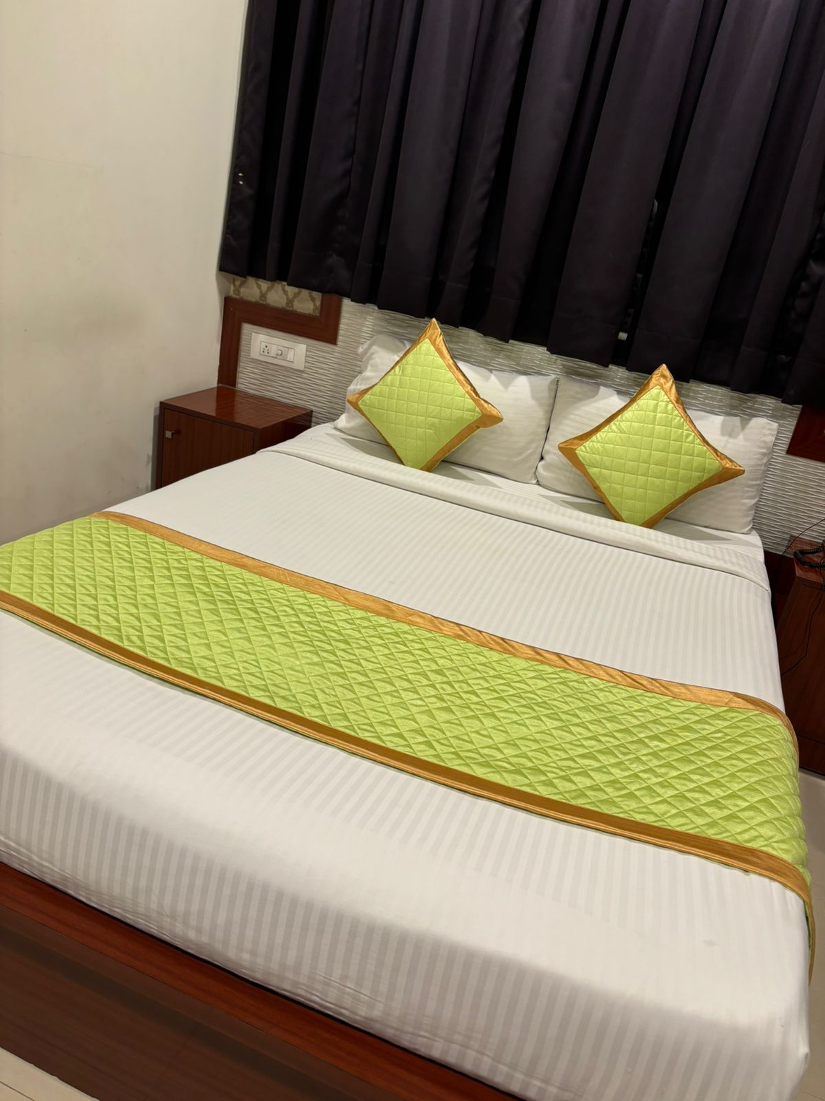 Long Crush Fabric Premium Hotel Bedrunner set