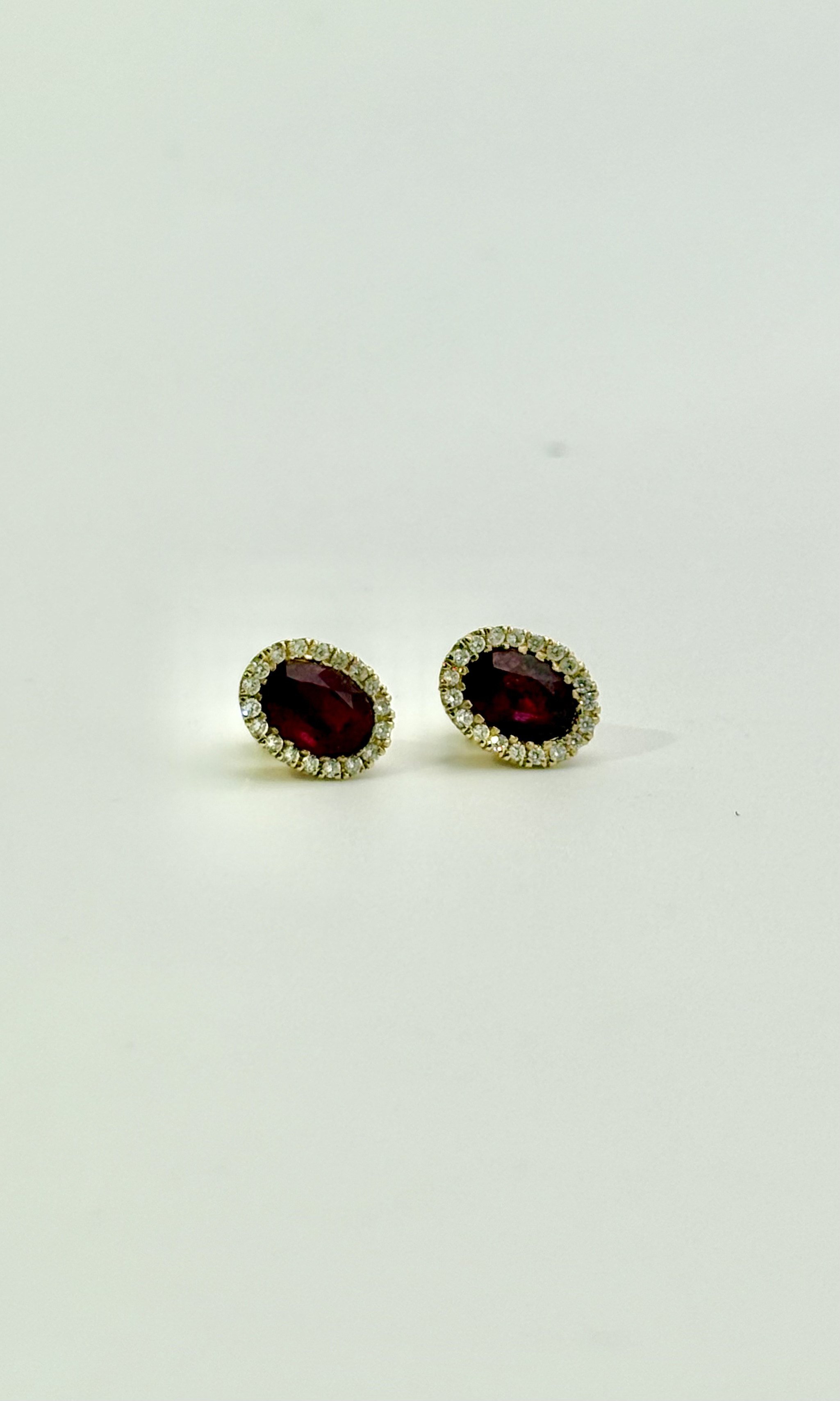 Aretes de oro con granate