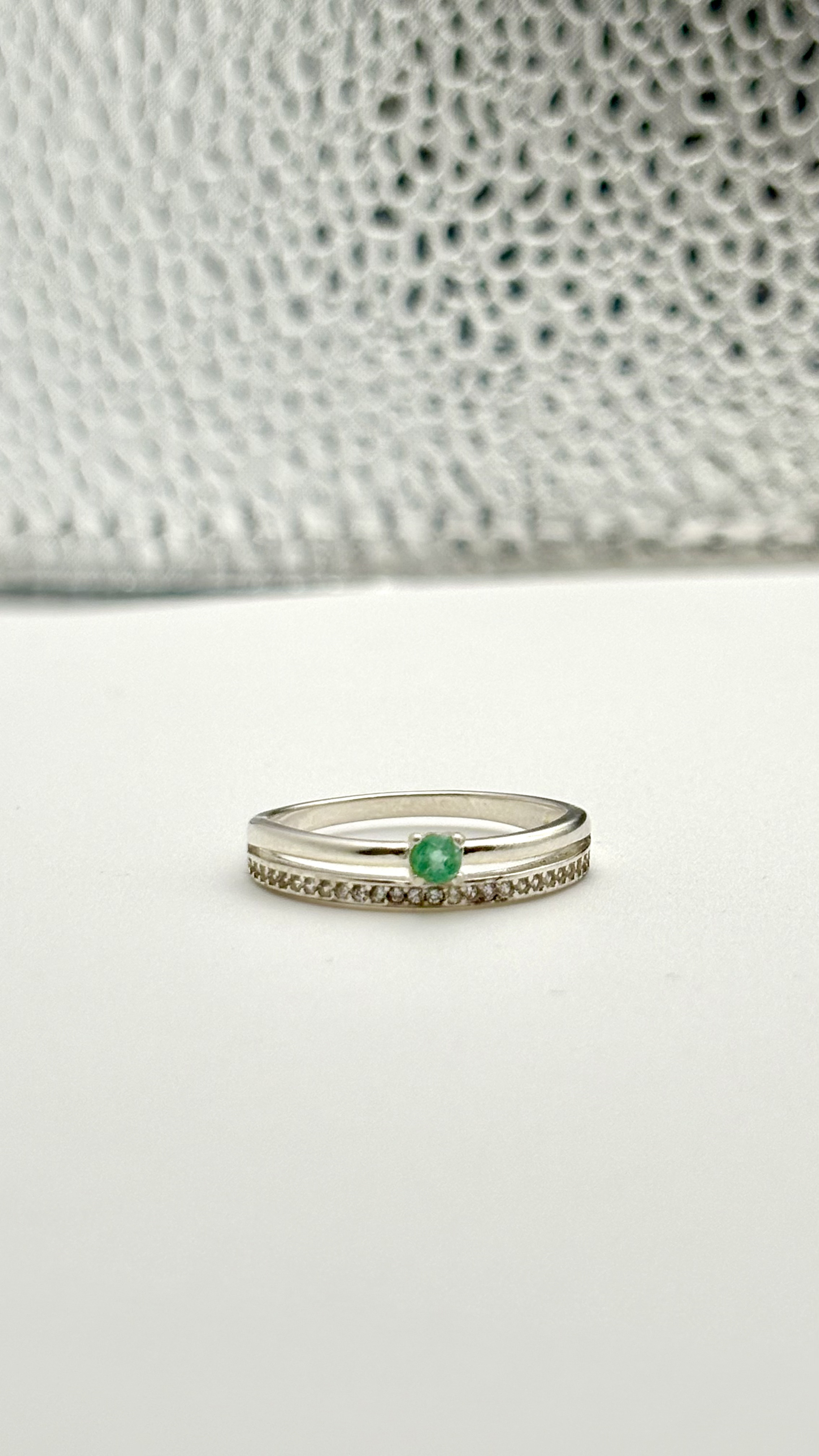 Anillo Esmeralda Redonda Y Circones